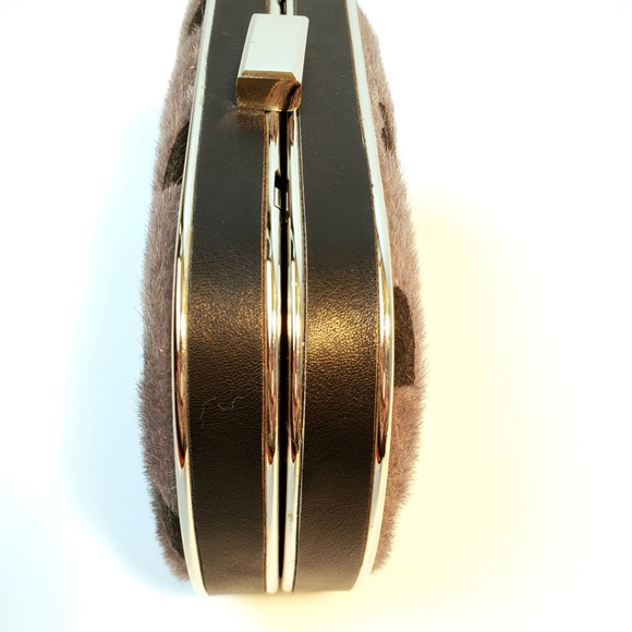 Beth Jordan heart print clutch bag w/ chain - Picture 2 of 8